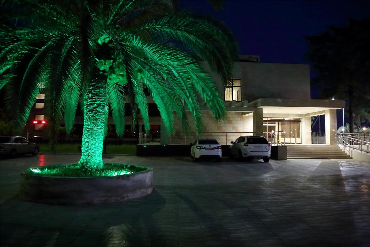 Hotel Continent ガグラ エクステリア 写真