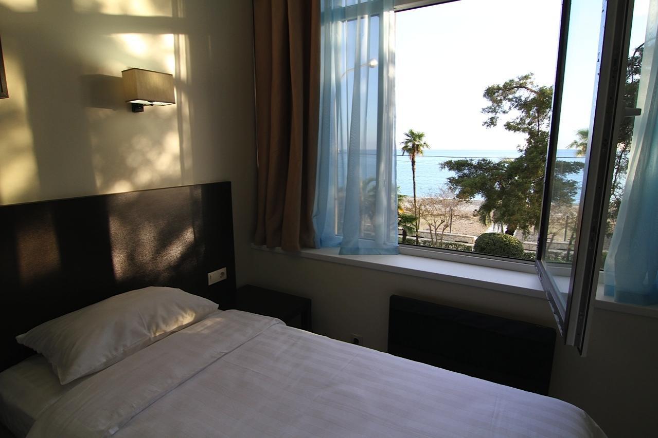 Hotel Continent ガグラ エクステリア 写真