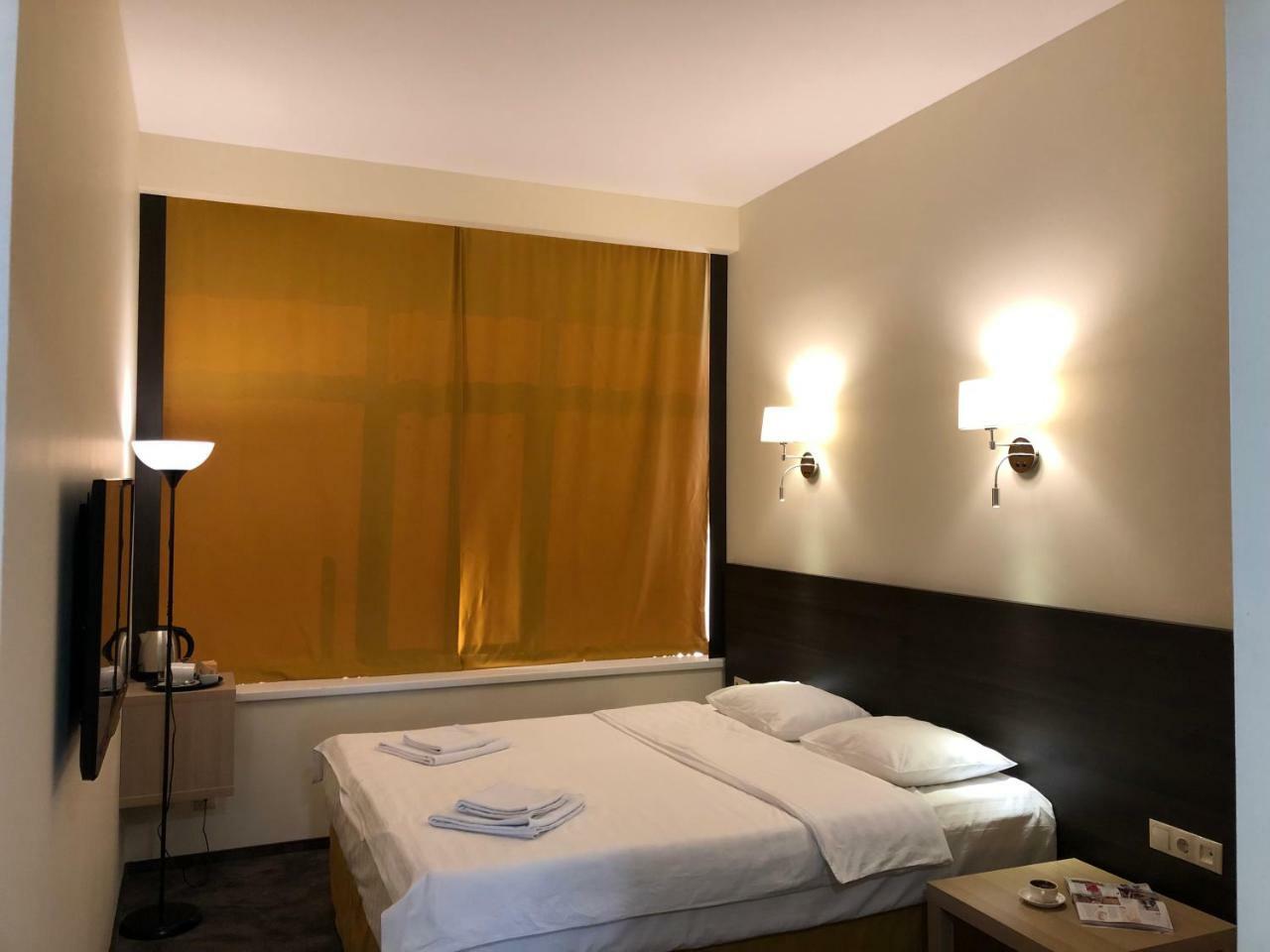 Hotel Continent ガグラ エクステリア 写真